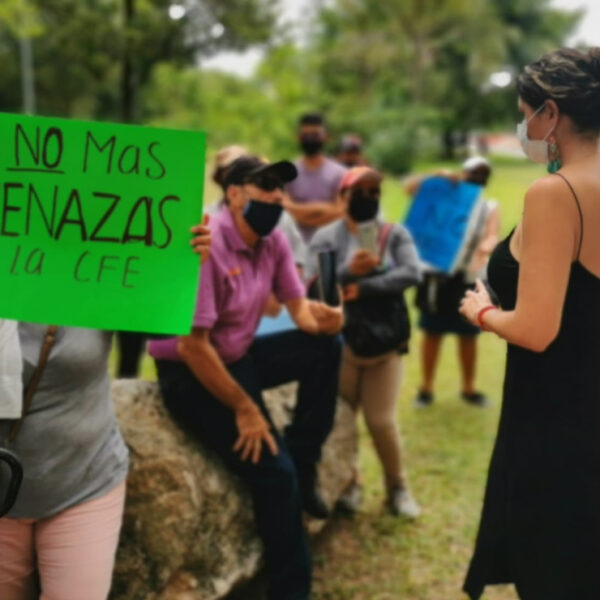 Bloquean ciudadanos acceso a la zona hotelera de Cancún