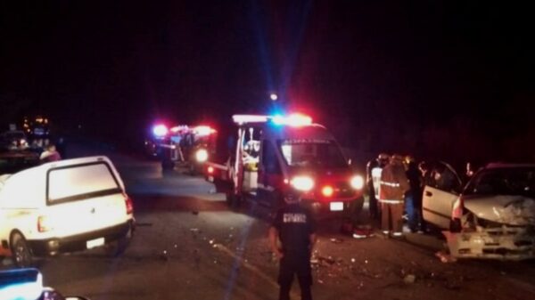 Un prensado y nueve heridos en fuerte choque sobre la carretera Tizimín-Buctzotz