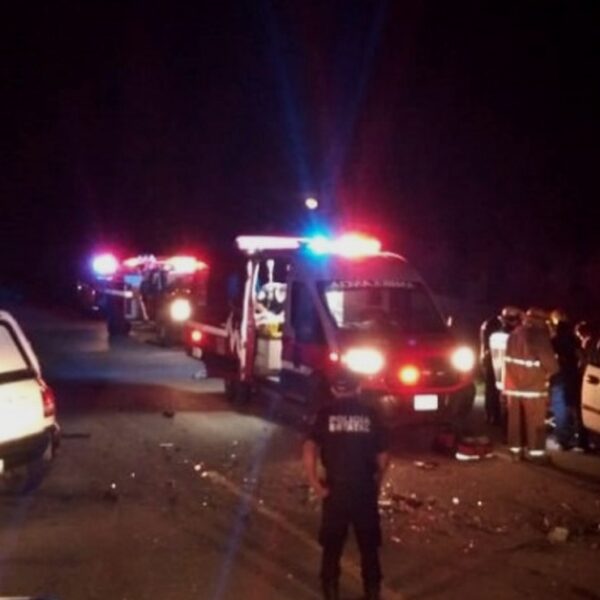 Un prensado y nueve heridos en fuerte choque sobre la carretera Tizimín-Buctzotz