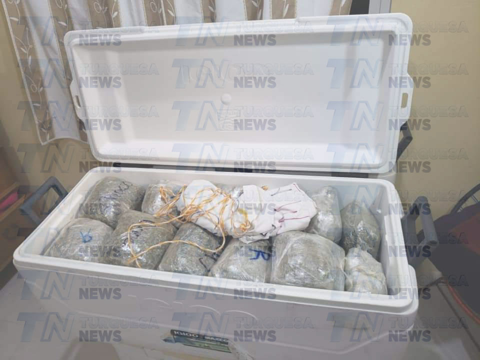 Cozumel: Incautaron 50 kilos de droga en el cateo a casa de El Encanto: 93 paquetes de mariguana con distintos “sabores” estaban en neveras.