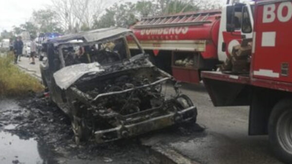 Sustote!, arde transporte de turistas en Playa Del Carmen