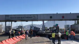 Choca tráiler contra caseta en Coahuila