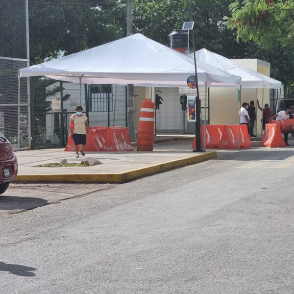 Cierran prematuramente módulos de vacunación covid en Cancún