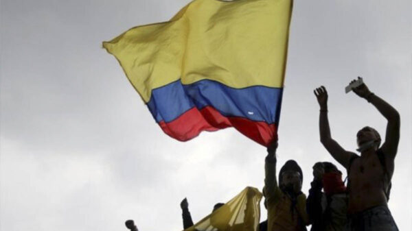 Se suicida por agresión de policía en protestas de Colombia