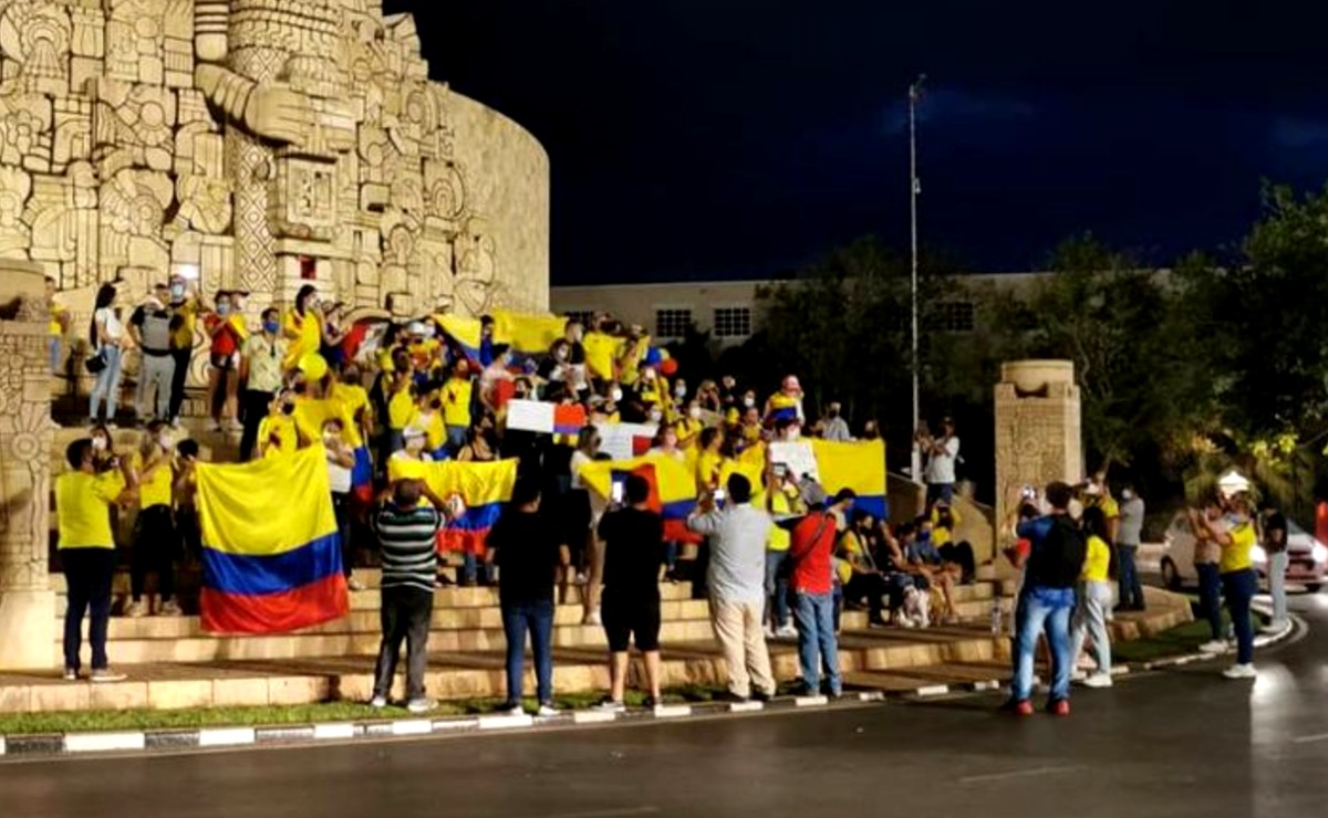 Colombianos se manifiestan en el Monumento a la Patria en Mérida por la represión en su país