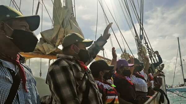 Zarpa ‘Escuadrón zapatista’ rumbo a Europa