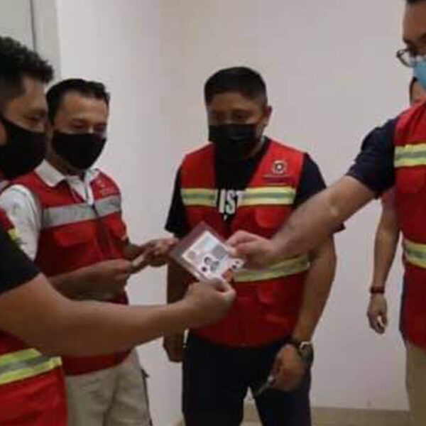 Entrega Protección Civil de Lázaro Cárdenas credenciales a inspectores