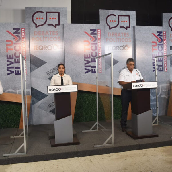 Debate "Express" para candidatos de Bacalar