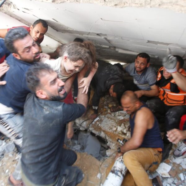 Condena el Papa muertes en la Franja de Gaza; ‘entre ellos hay niños’.