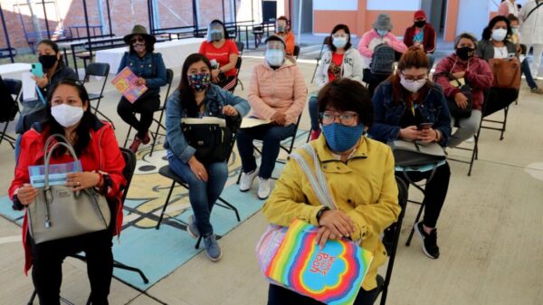 Profesores se sienten más seguros de regresar a las aulas tras ser vacunados