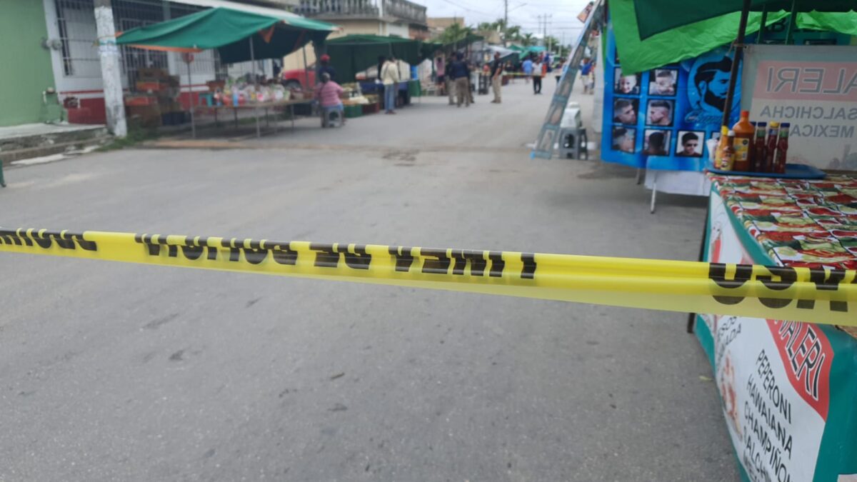 Cancún: Ejecutan a hombre en tianguis de la región 219