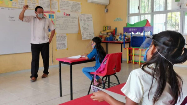 Maestra da positivo a Covid-19 en escuela de Campeche; cierran plantel