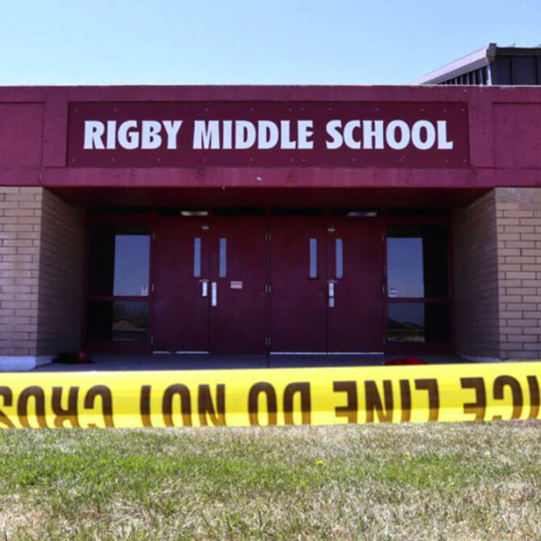 Estudiante de sexto año dispara arma y hiere a tres personas en EU