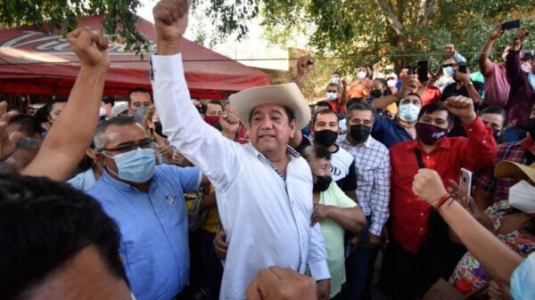 Anuncia Félix Salgado Macedonio anuncia que retomará sus labores en el Senado.