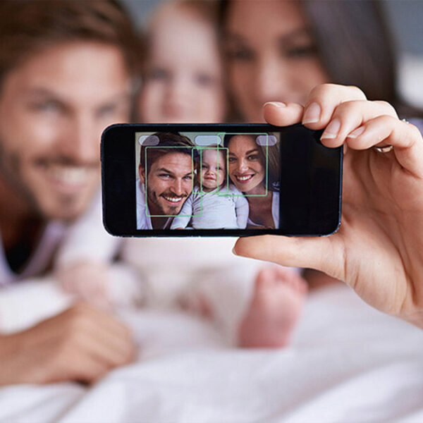 ¡Cuidado! Papás checa los riegos de subir fotos de sus hijos en redes sociales