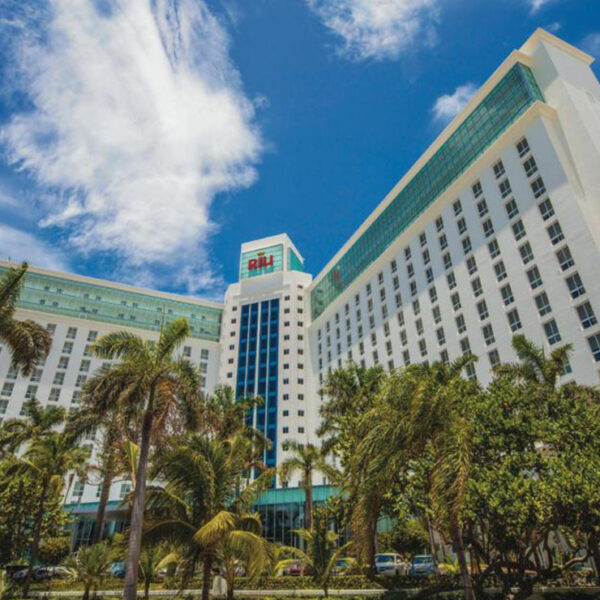 Cancún: Comando armado levanta a dos taxistas en zona hotelera