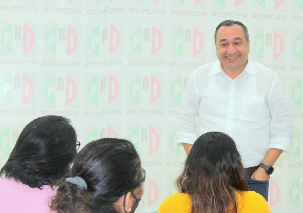 Gestionándose los factores que les permiten a los maestros un digno nivel de vida y que les aseguren un futuro en esta noble labor, asegura el candidato priísta Jorge Rodríguez.