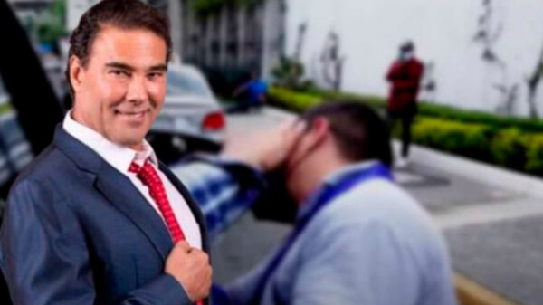 VIDEO: Jóvenes aceptan dinero por cachetada de Eduardo Yáñez