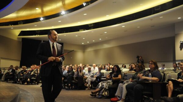 Desaíran partidos debate en Grupo Reforma