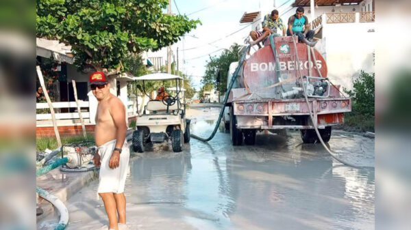 Estragan lluvias vialidades de Holbox