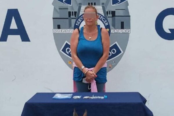Detienen a mujer con droga que pretendía cruzar hacia Cozumel.