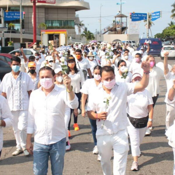 Con marcha, exigen políticos cese de violencia electoral