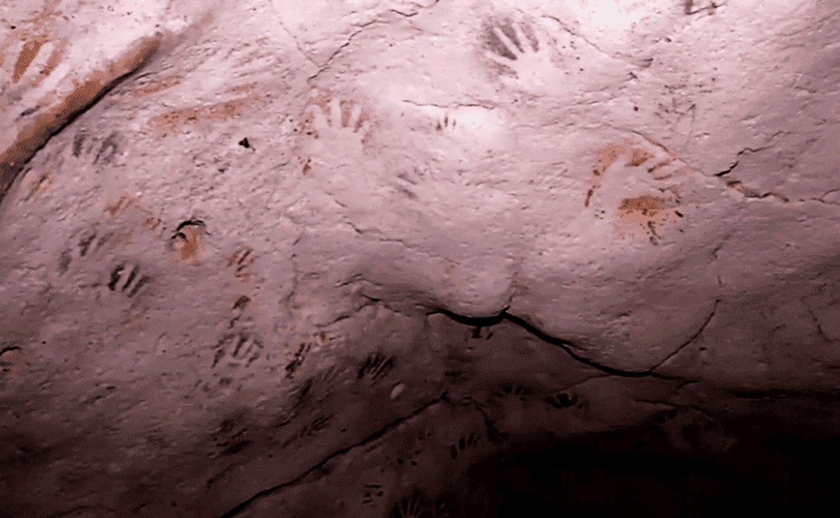 Con más de 1,200 años de antigüedad, descubren huellas de manos en cueva de Yucatán