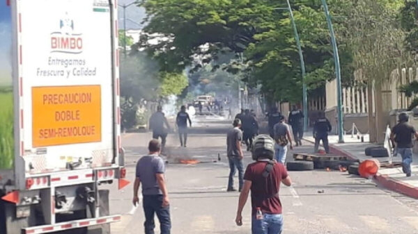 Detienen a 95 normalistas en Chiapas tras bloqueos