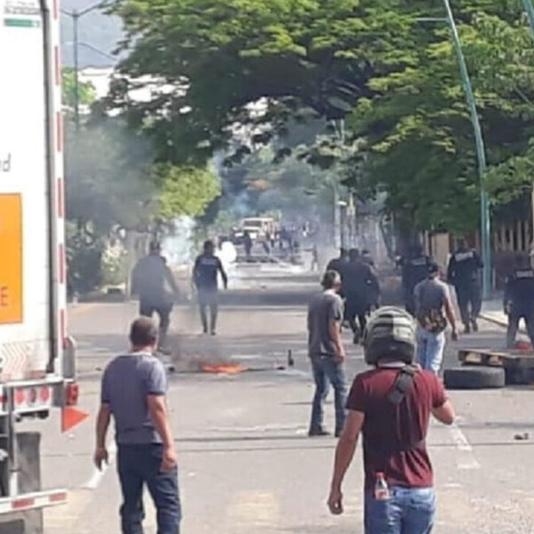 Detienen a 95 normalistas en Chiapas tras bloqueos