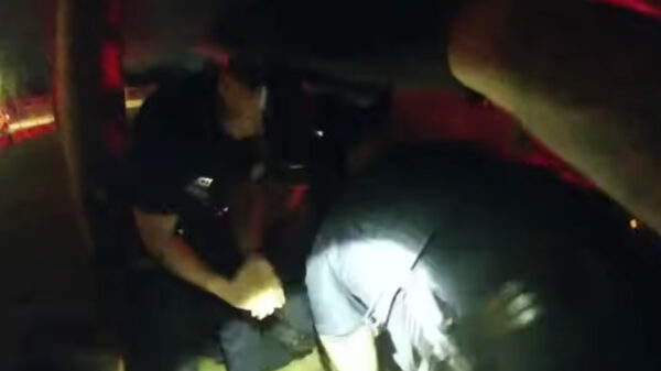 Video: Uno mas, policías dan muerte a hombre mientras lo someten