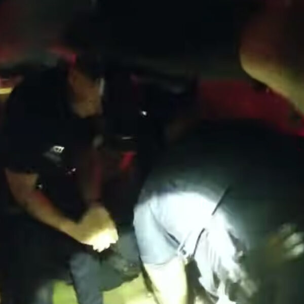 Video: Uno mas, policías dan muerte a hombre mientras lo someten