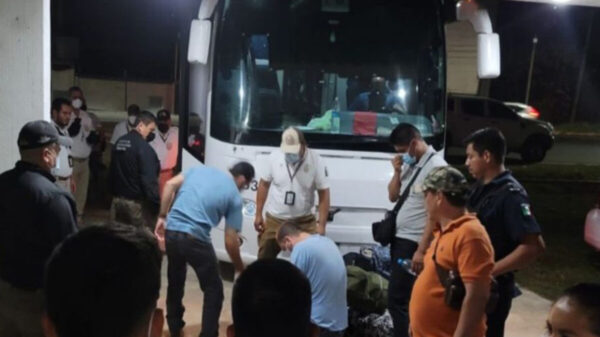 Detienen a siete presuntos ‘polleros’ con 32 migrantes, en Tabasco
