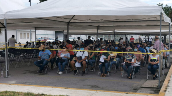 Reportan docentes leves reacciones a la vacuna de CanSino