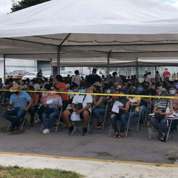 Reportan docentes leves reacciones a la vacuna de CanSino