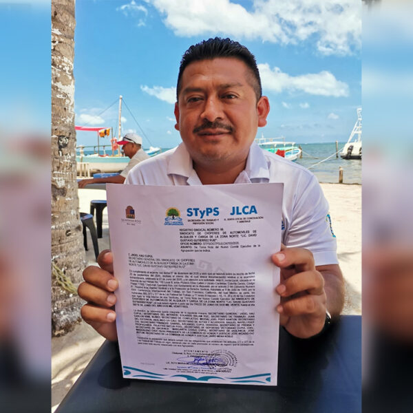 Entregan toma de nota a nuevo líder de taxistas de Nuevo X-Can