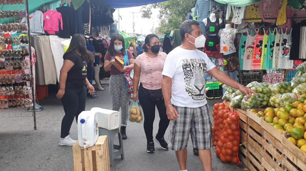 Acusan tianguistas apatía de la autoridad en combate al covid-19