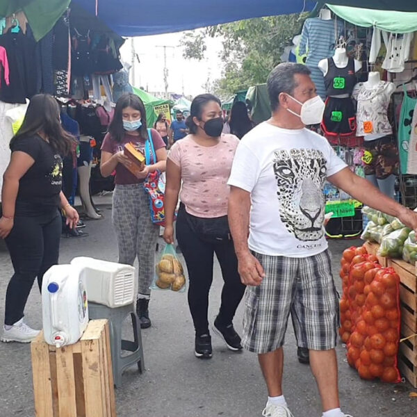 Acusan tianguistas apatía de la autoridad en combate al covid-19