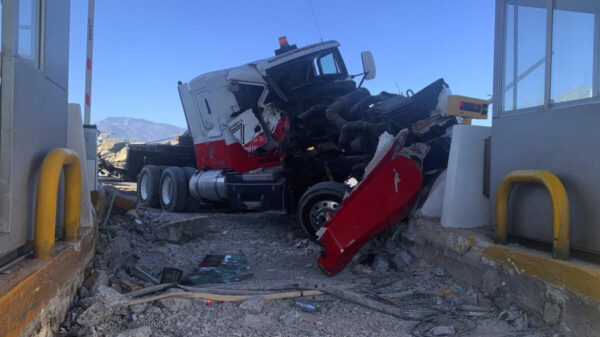 Choca tráiler contra caseta en Coahuila