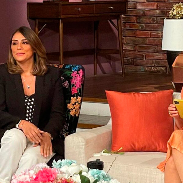 Tras intentar cobrar un cheque robado, Azalia Ojeda da la cara en televisión