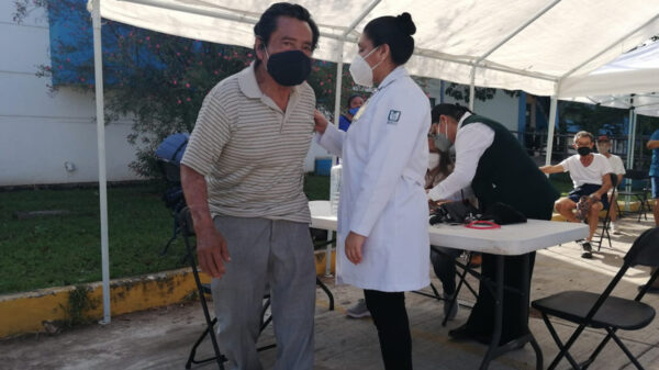 Vacuna covid-19 se aplica en 9 municipios a quincuagenarios de Quintana Roo