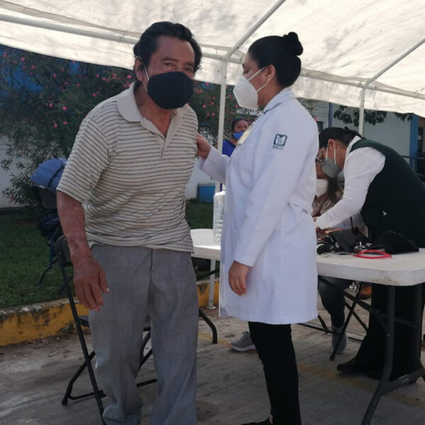 Vacuna covid-19 se aplica en 9 municipios a quincuagenarios de Quintana Roo