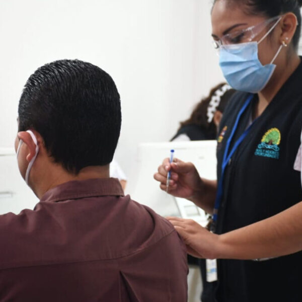 Es importante estar vacunado contra el Covid-19; no corras riesgos