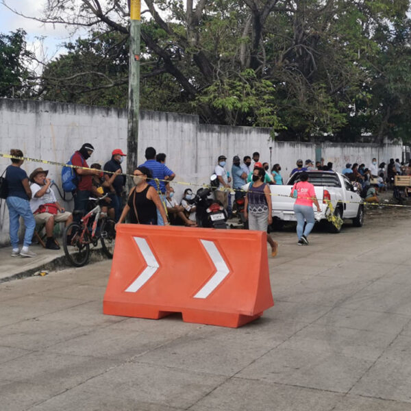 Tercera jornada caótica de vacunación covid-19 en Cancún