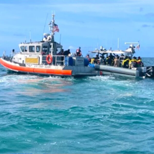 Se vuelca embarcación al sur de Florida; hay dos muertos y 10 desaparecidos