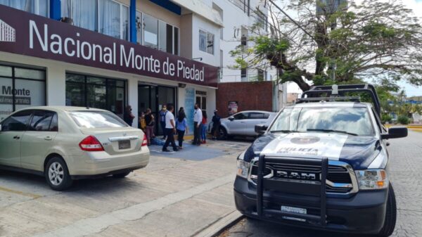 Cancún: Frustra guardia de seguridad asalto a mano armada a casa de empeños (VIDEO).