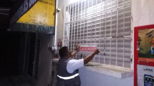 Más de 560 negocios sancionados por Riesgos Sanitarios en Quintana Roo.