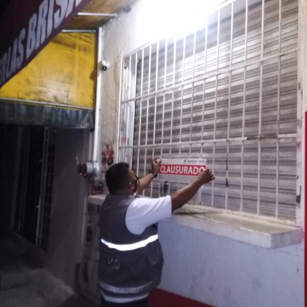 Más de 560 negocios sancionados por Riesgos Sanitarios en Quintana Roo.