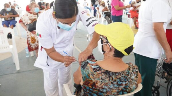 Quintana Roo: Vacunan en seis municipios a la población de 50 a 29 años.