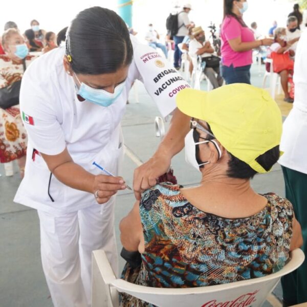 Quintana Roo: Vacunan en seis municipios a la población de 50 a 29 años.