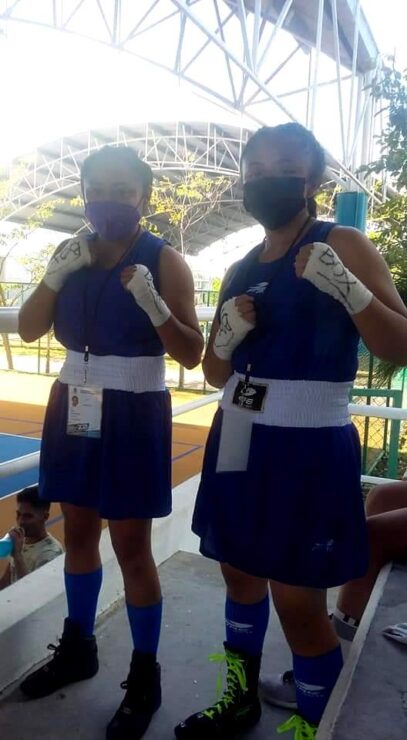 Boxeadoras mayas ponen el alto al municipio de Lázaro Cárdenas; “La Pequeña” y “La Halconcita” logran medallas de oro y plata, respectivamente.